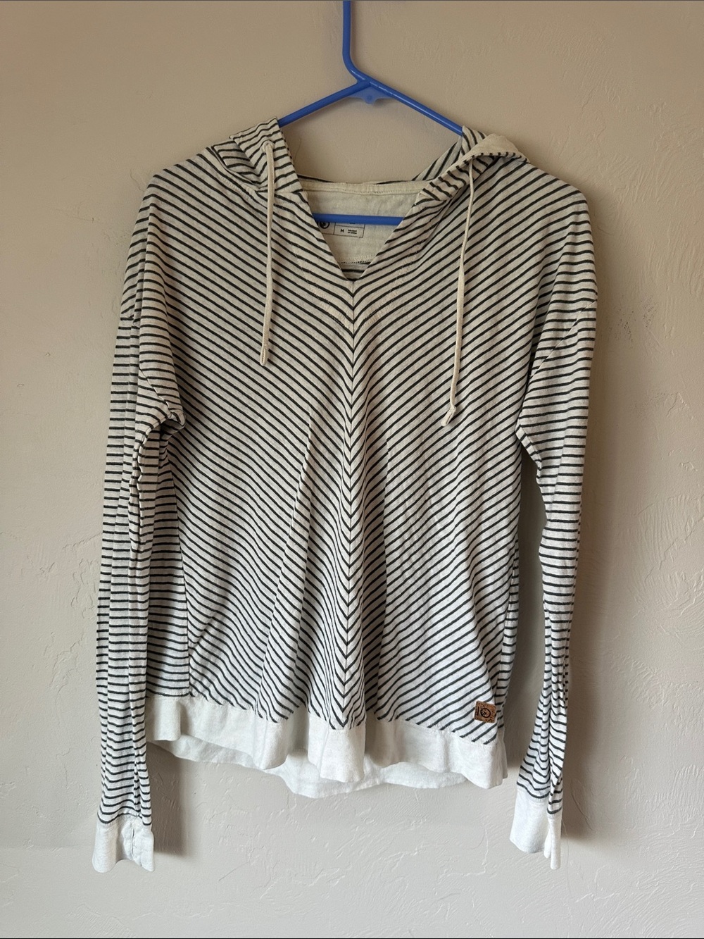 tentree Cream and Black Striped Hooded V-Neck Pullover